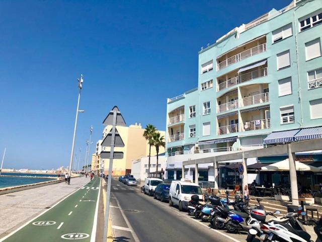 Gatu Premium Villa Isabel Terraza,Parking,1ºlinea Playa,Wifi,Vista Al Mar , Preferente Mayores De 25 Anos Y Familias Cadiz Luaran gambar